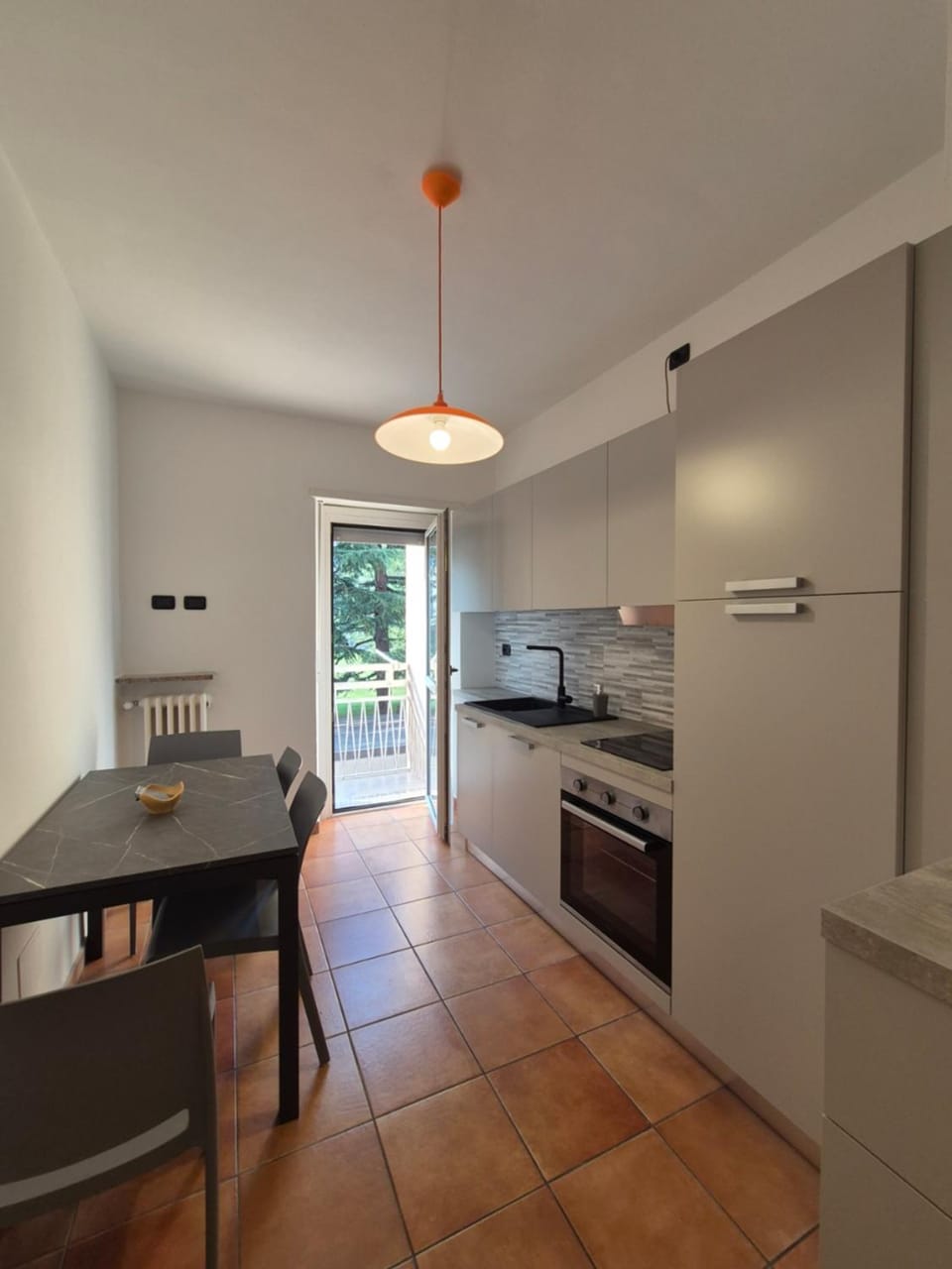 Kitchen or kitchenette, Dining area, oven, stove