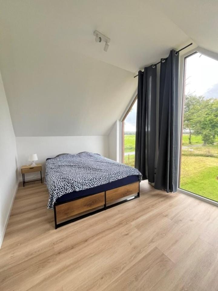 Bed, View (from property/room), Bedroom, Garden view