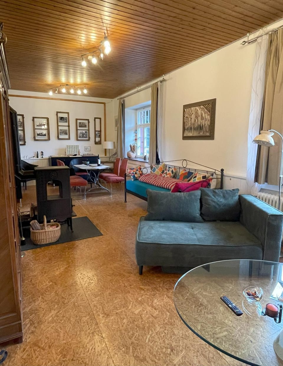 Living room, Photo of the whole room, Seating area