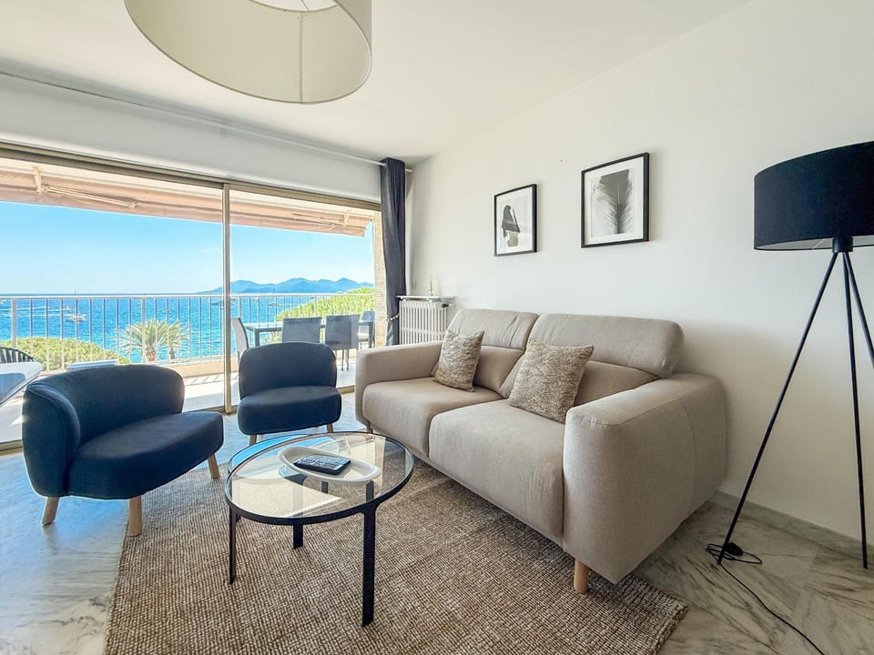 View (from property/room), Living room, Seating area, Sea view