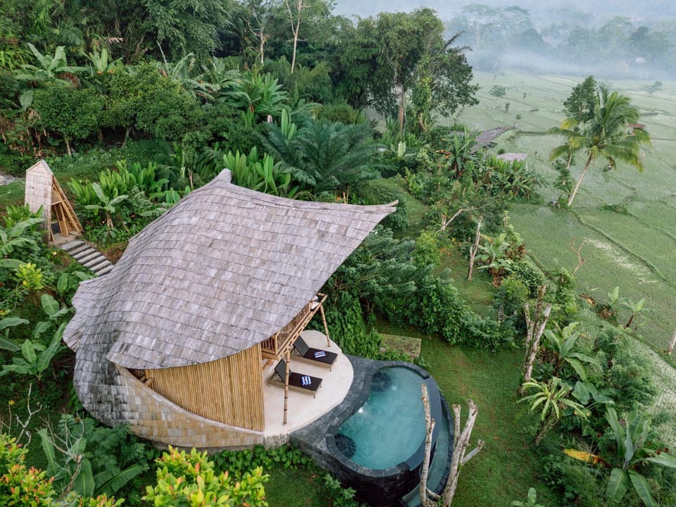 Avina Stays - Neve's Bamboo houses Villa in Selat