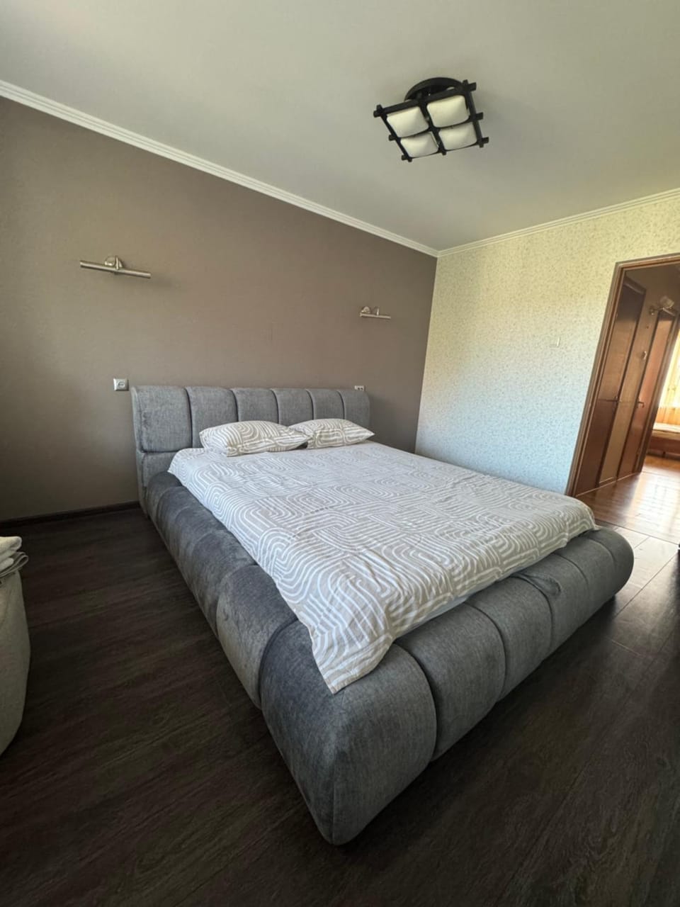 Апартаменти з трьома окремими спальнями! Третій поверх, ремонт! Apartment in Ukraine