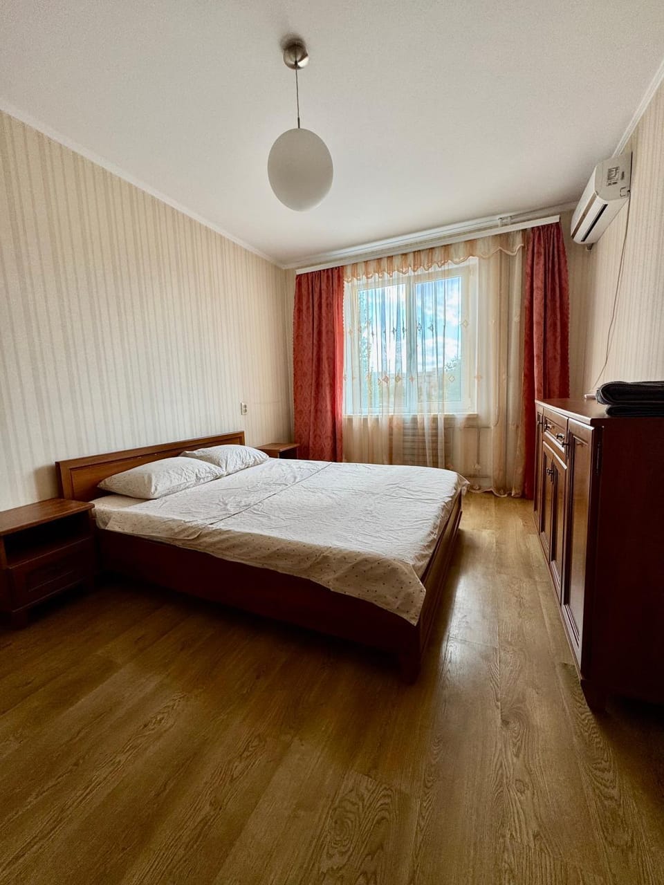 Апартаменти з трьома окремими спальнями! Третій поверх, ремонт! Apartment in Ukraine
