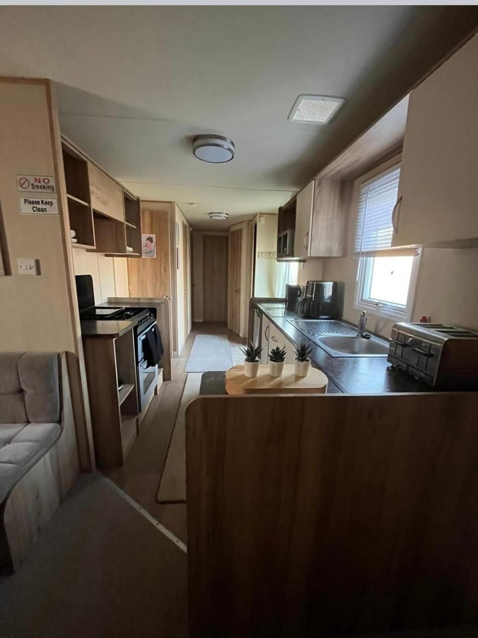 3 Bed Caravan - Sleeps 8 - Parking - Beach House in Ingoldmells