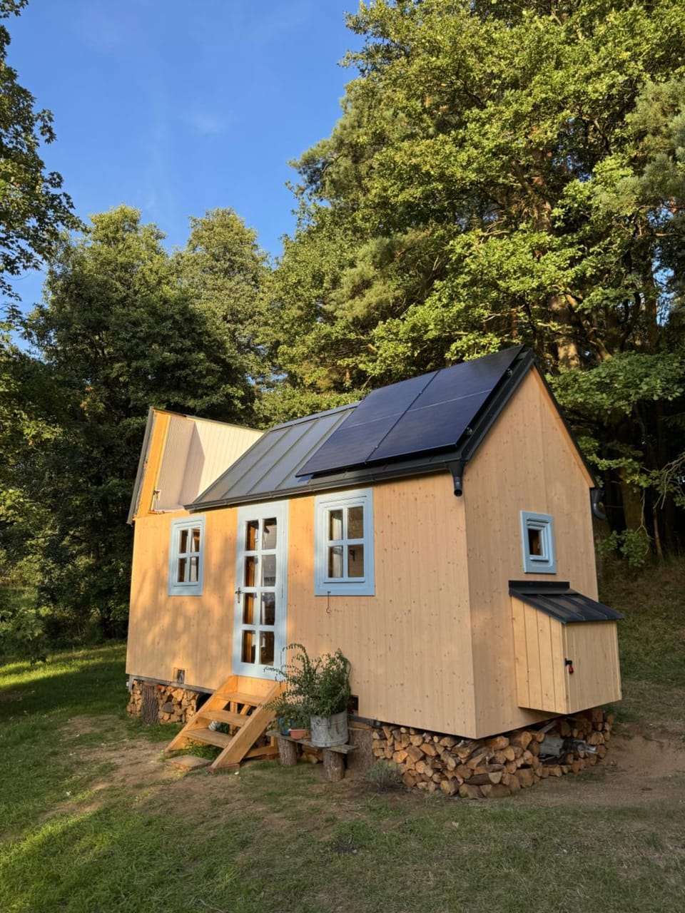 Chaloupka s odklápěcí střechou Luxury tent in Czechia