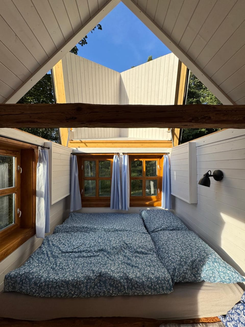 Chaloupka s odklápěcí střechou Luxury tent in Czechia