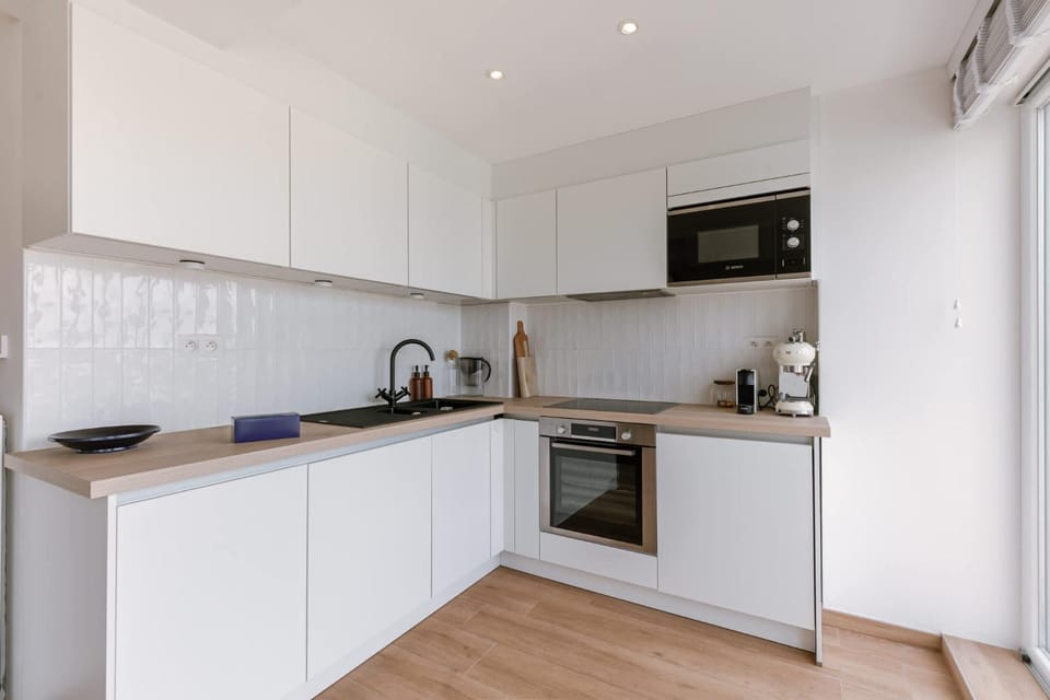 Modern Apartment with Balcony Near City Center House in Ostend
