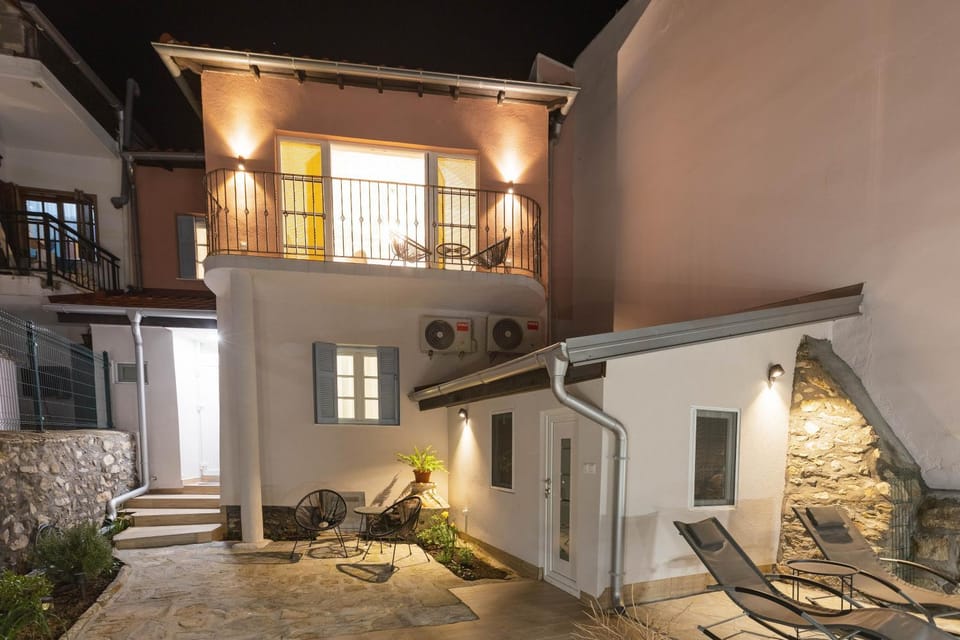 Property building, Garden, Balcony/Terrace
