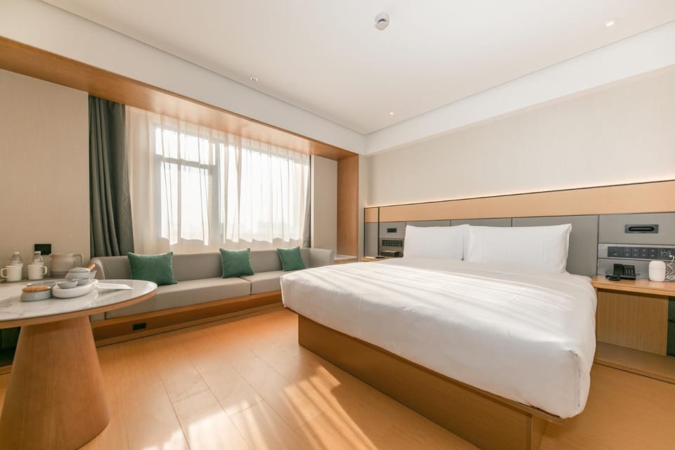 Bed, Photo of the whole room, minibar