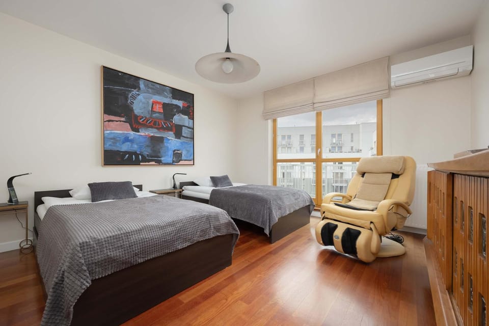 Bed, TV and multimedia, Photo of the whole room, Seating area, Bedroom, air conditioner