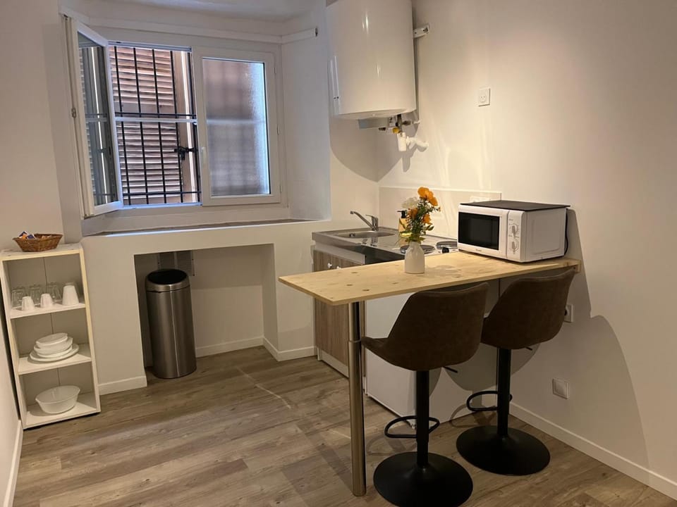 Kitchen or kitchenette