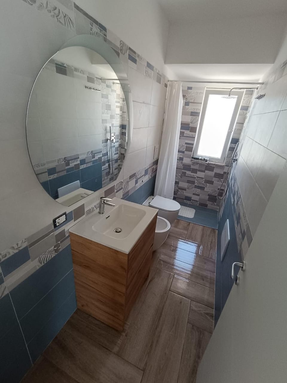 Shower, Toilet, Bathroom, bidet, towels