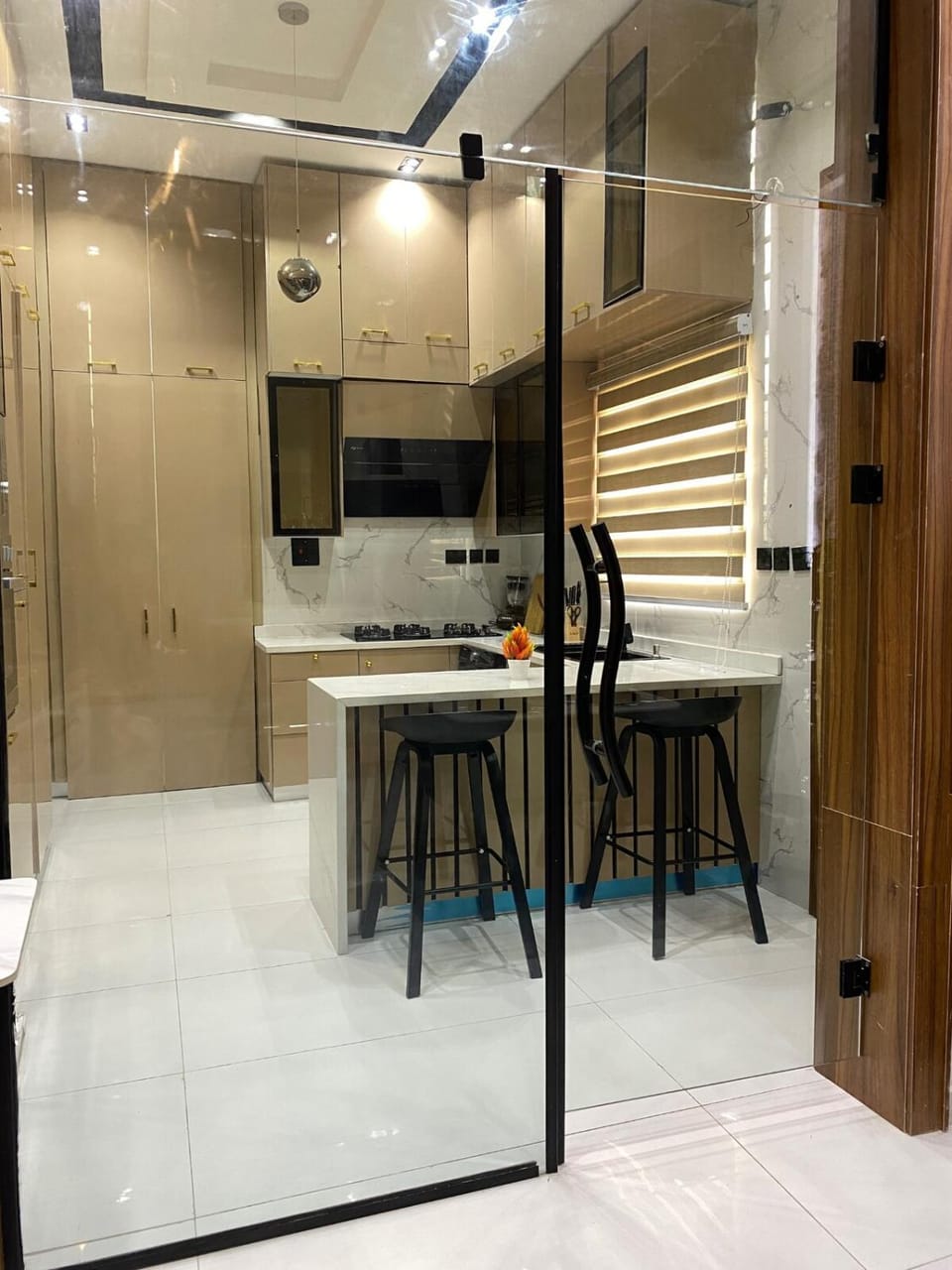Kitchen or kitchenette, Dining area
