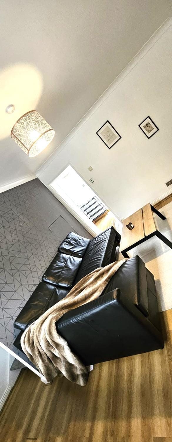 Newly refurbished near Windsor Maidenhead and Reading 20 minutes train to London with parking Apartment in Slough