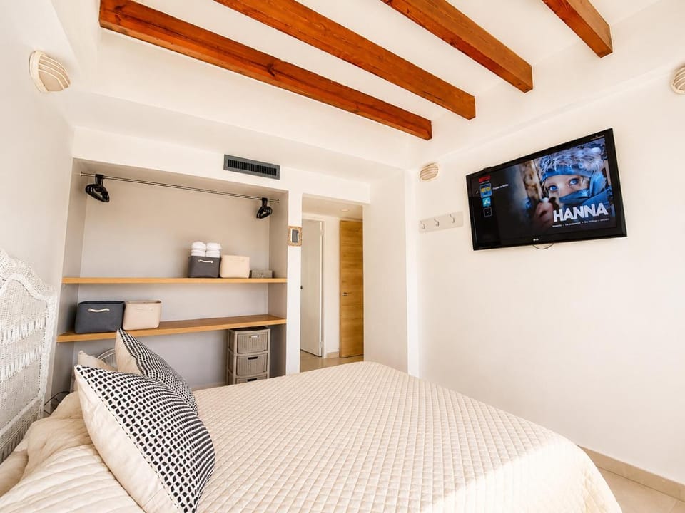 Bed, TV and multimedia, Photo of the whole room, Bedroom, air conditioner