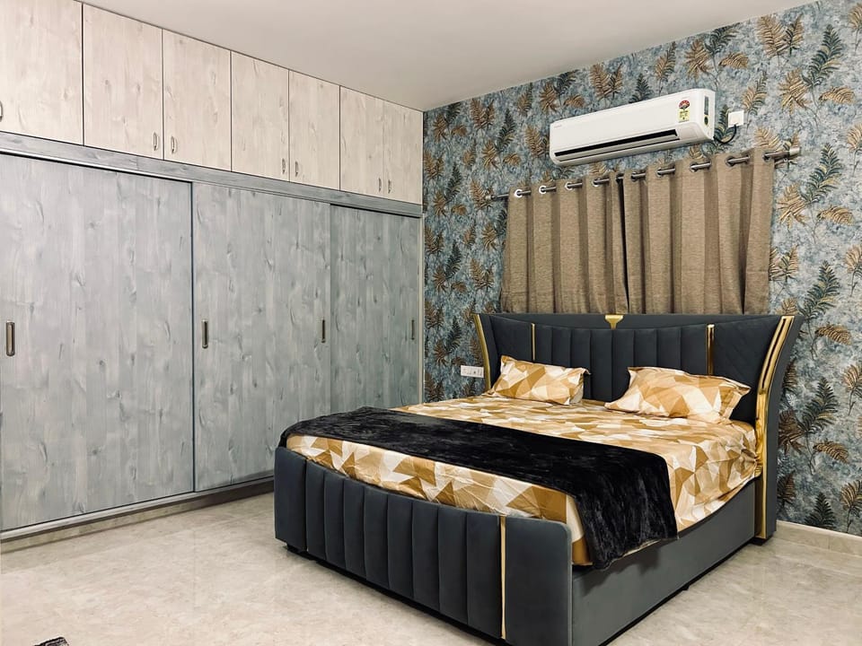 Bed, Photo of the whole room, Bedroom, wardrobe, air conditioner