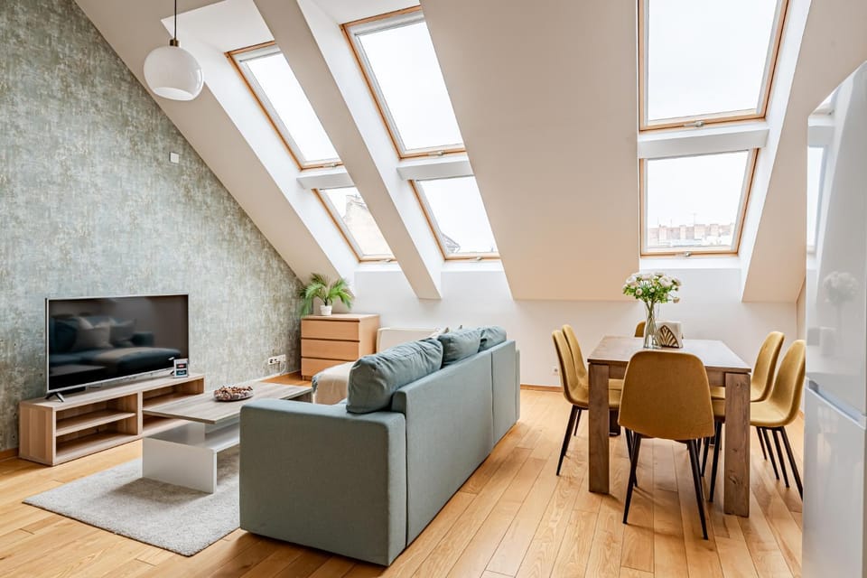 Communal lounge/ TV room, TV and multimedia, Living room, Seating area, Evening entertainment