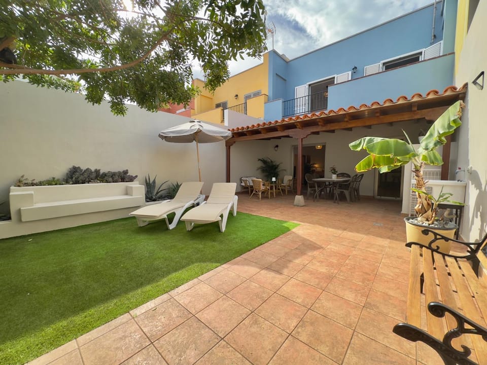Property building, Patio, sunbed