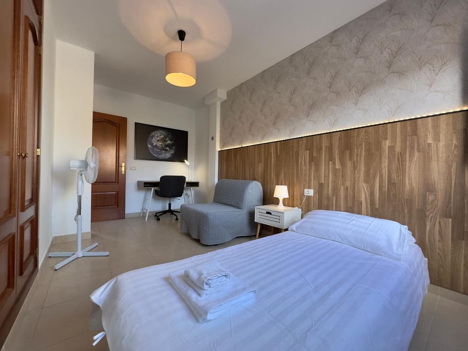 Bed, Photo of the whole room, Bedroom