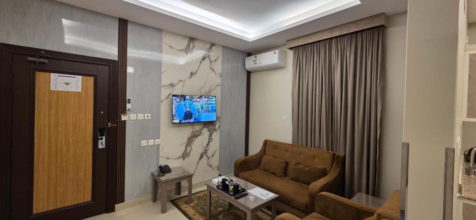 Communal lounge/ TV room, TV and multimedia, Seating area
