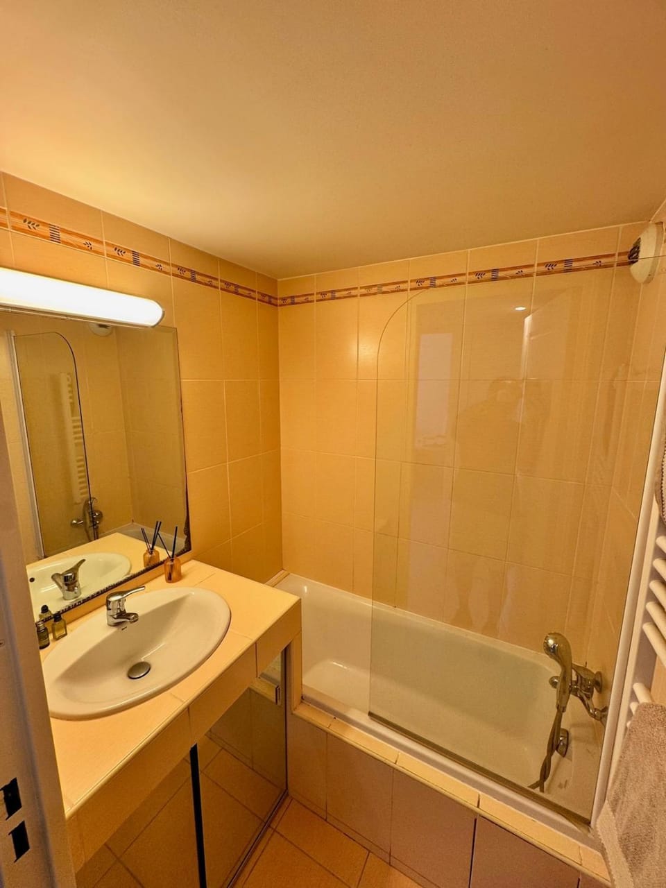 Bathroom, Bath, towels