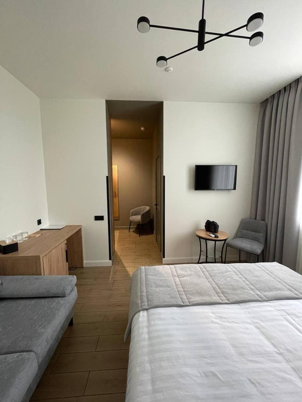 Communal lounge/ TV room, Bed, Seating area, Bedroom