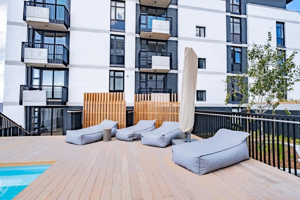 Patio, Balcony/Terrace, Swimming pool, sunbed