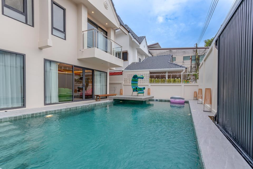 Pool view, Swimming pool