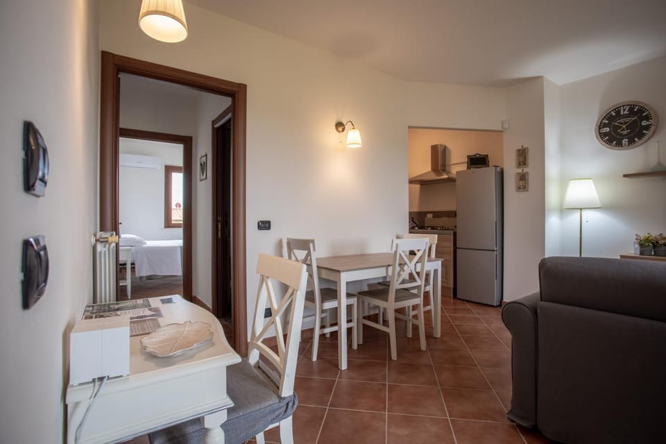 Kitchen or kitchenette, Living room, Seating area, Dining area, oven, stove