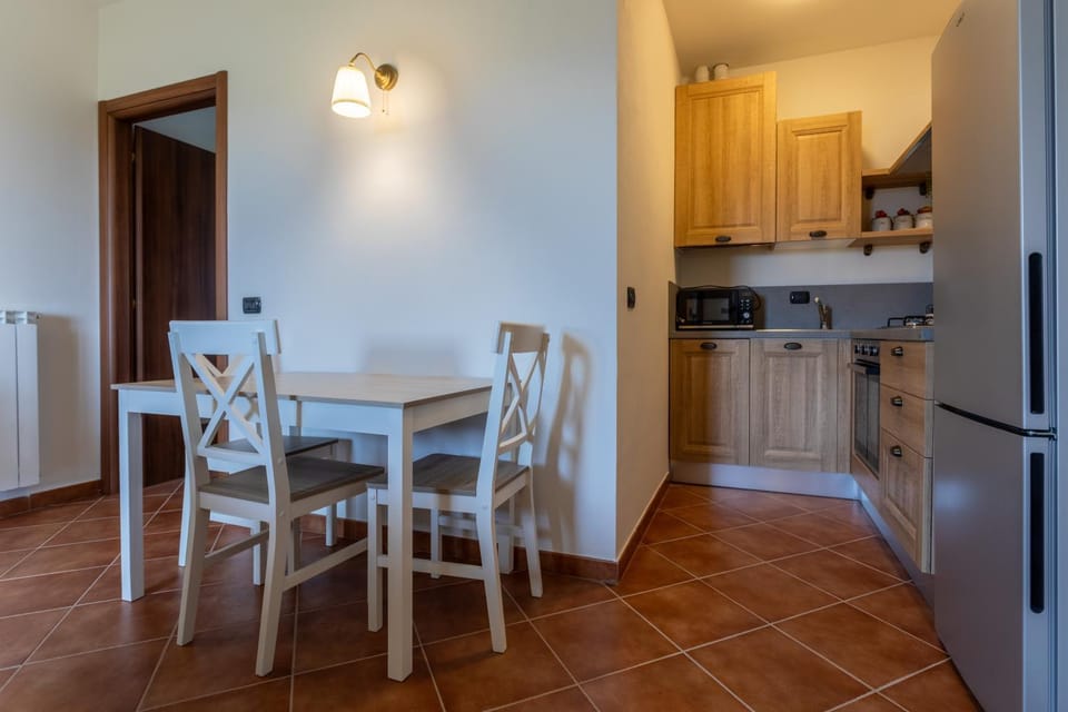 Kitchen or kitchenette, Dining area, dishwasher, oven, stove