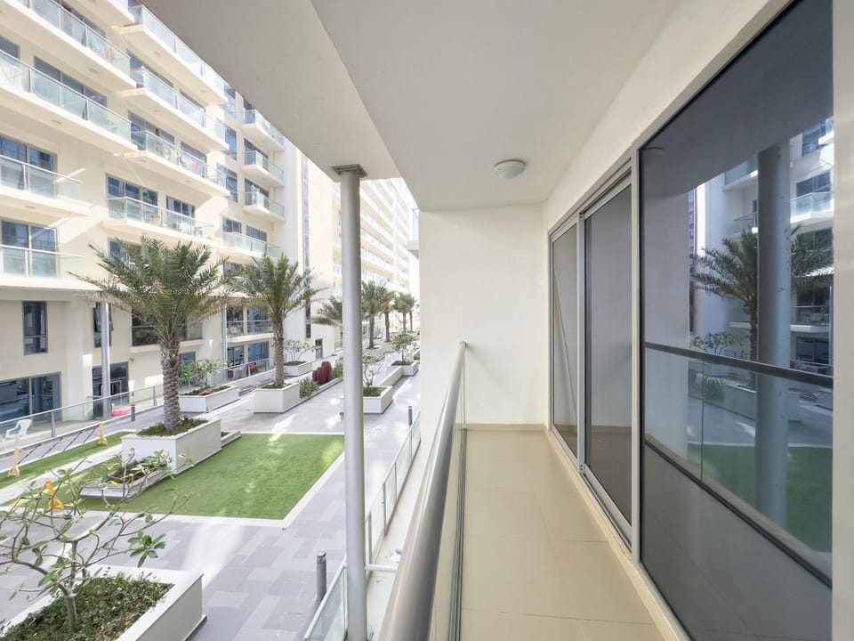 Property building, Day, Neighbourhood, View (from property/room), Balcony/Terrace