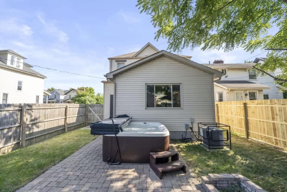 Hanford House w Hot Tub,Sauna,Bar House in Ohio