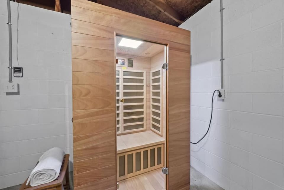 Hanford House w Hot Tub,Sauna,Bar House in Ohio