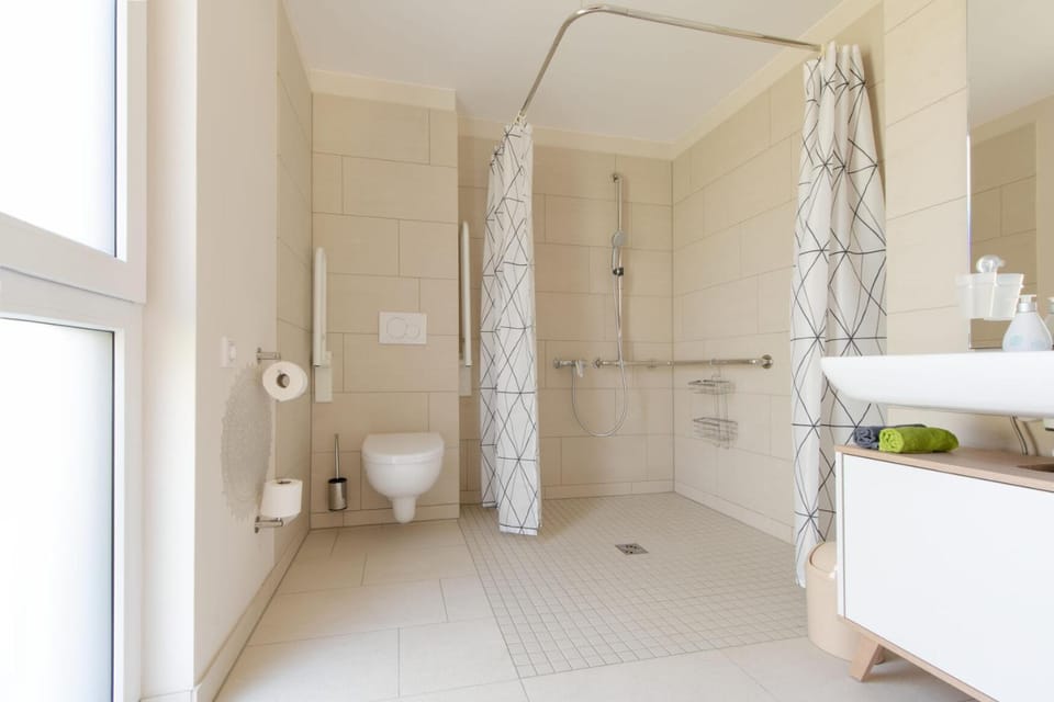 Shower, Bathroom, towels