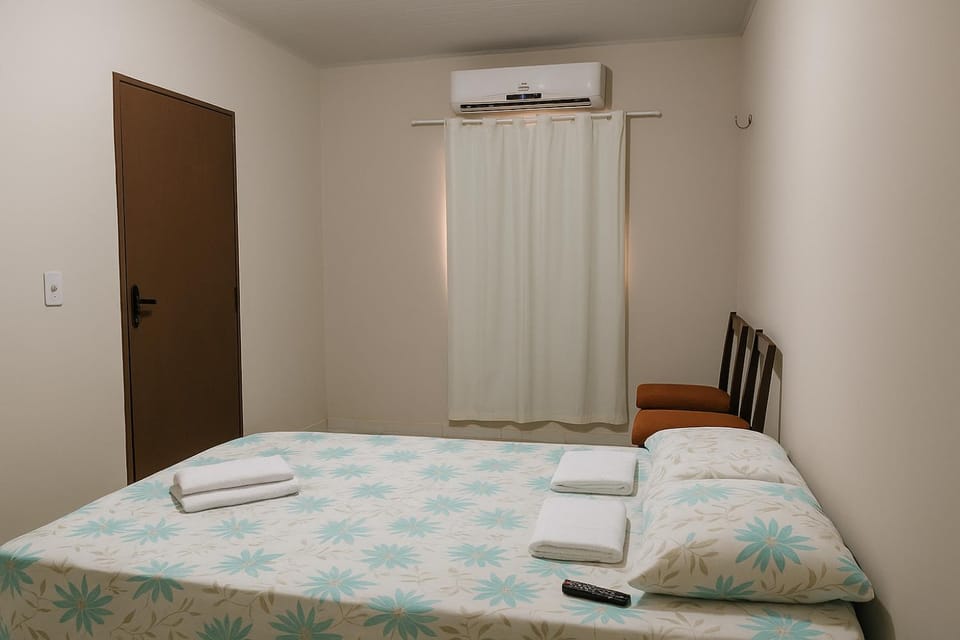 Bed, Photo of the whole room, Bedroom, internet, air conditioner