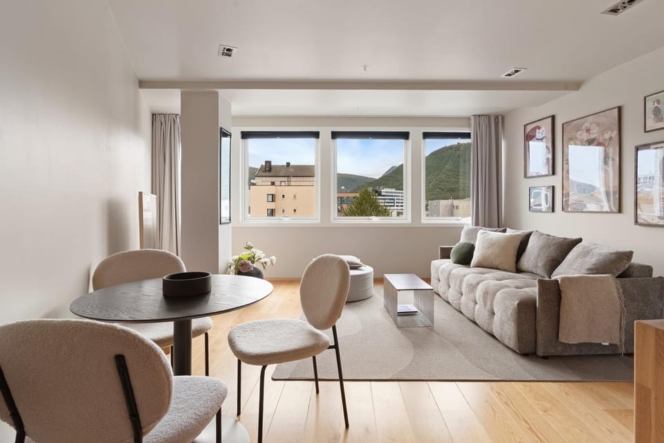 Living room, Seating area, Dining area