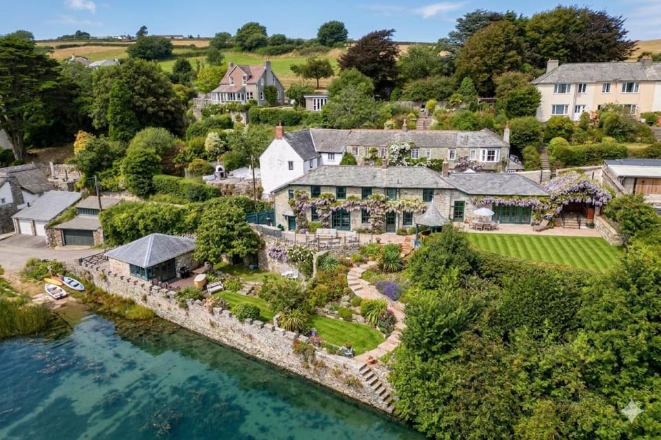 Manor House, Salcombe, sleeps 6, with parking House in Salcombe