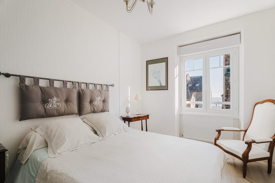 Living room, Bedroom