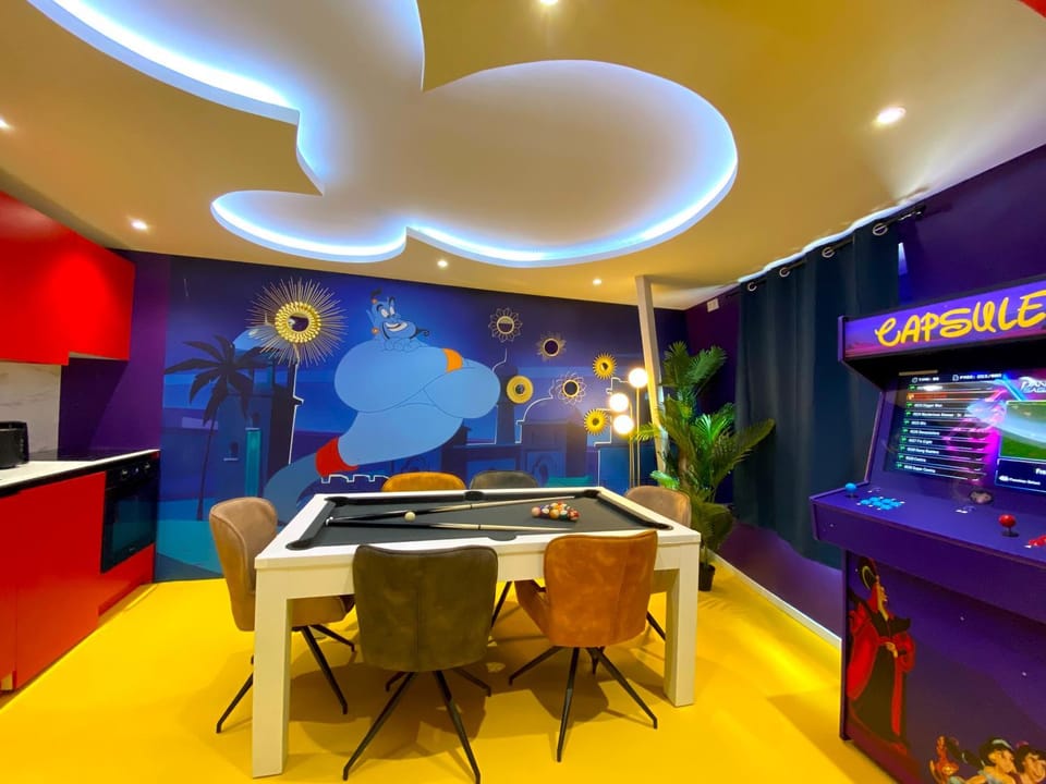 Billiard, Game Room