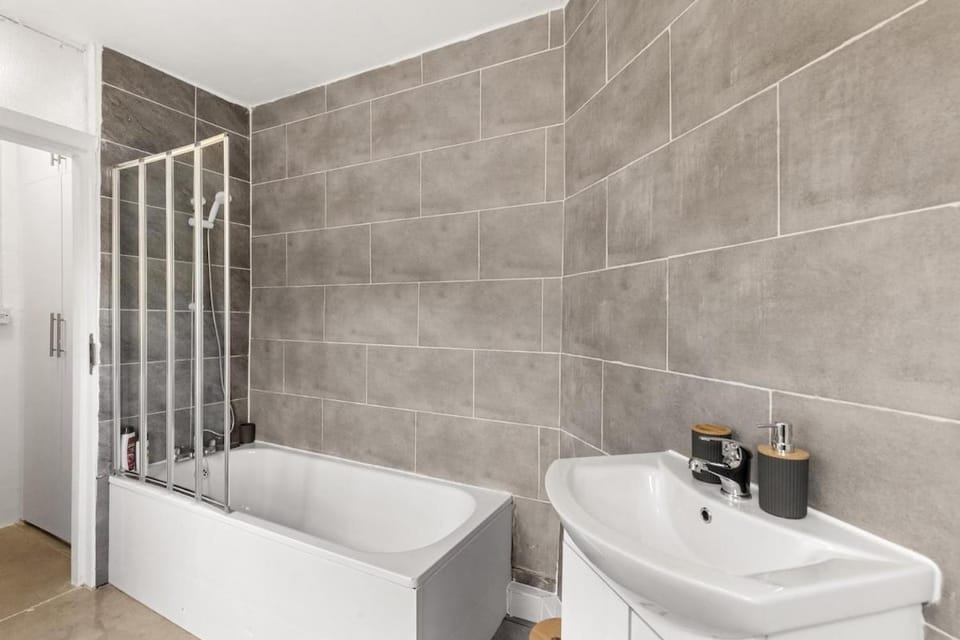 Spacious Gem Easy & Fast access to Central London Apartment in London Borough of Southwark