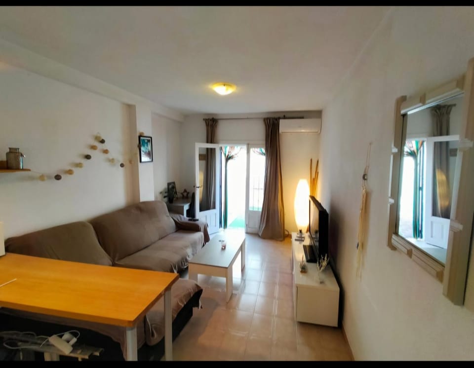 Photo of the whole room, Seating area