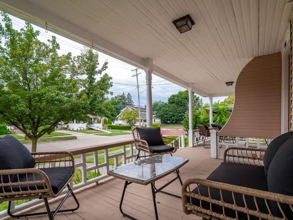 Historical District,Fully equipped,3 Beds,Sleeps 6 House in Cleveland Heights