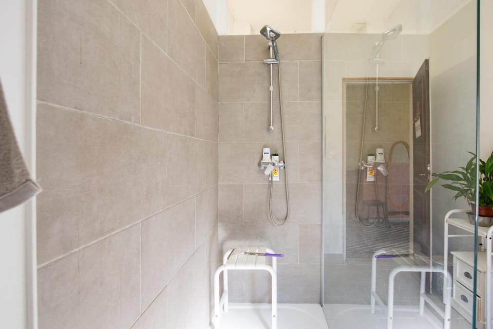 Bathroom, Living room