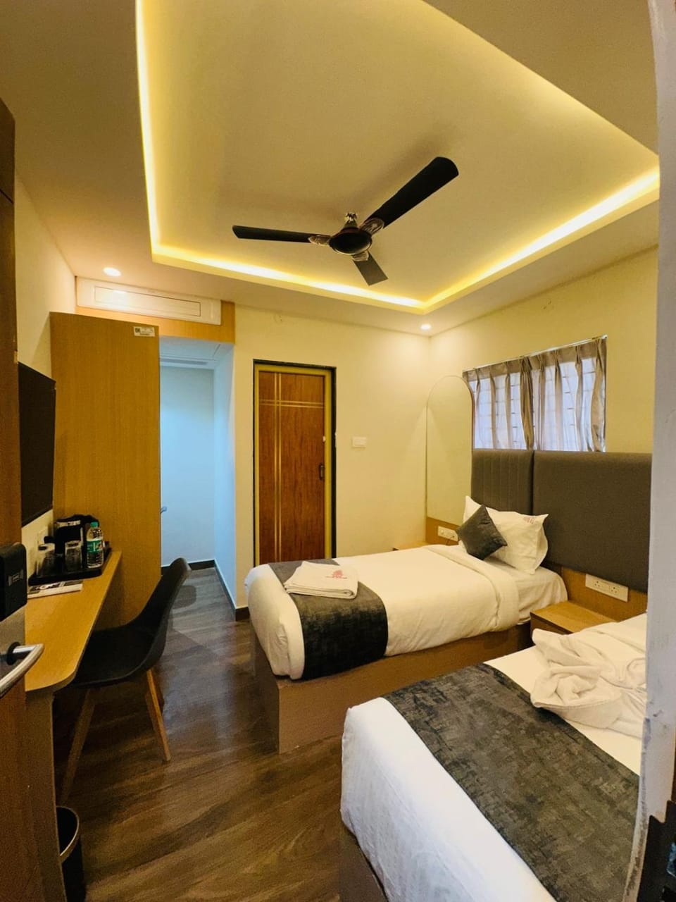 Bed, TV and multimedia, Photo of the whole room, Bedroom, wardrobe, air conditioner