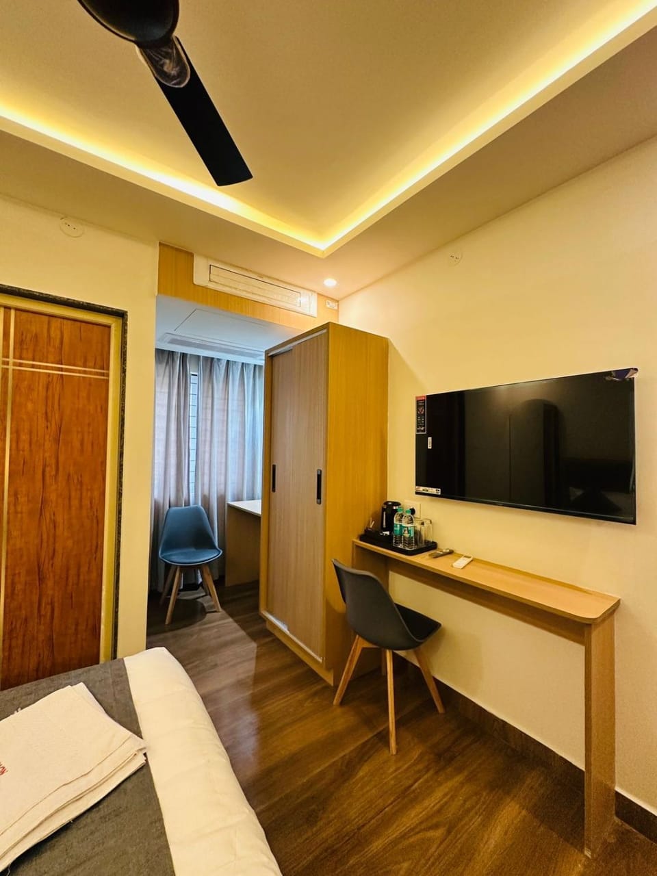 Bed, TV and multimedia, Photo of the whole room, Bedroom, wardrobe
