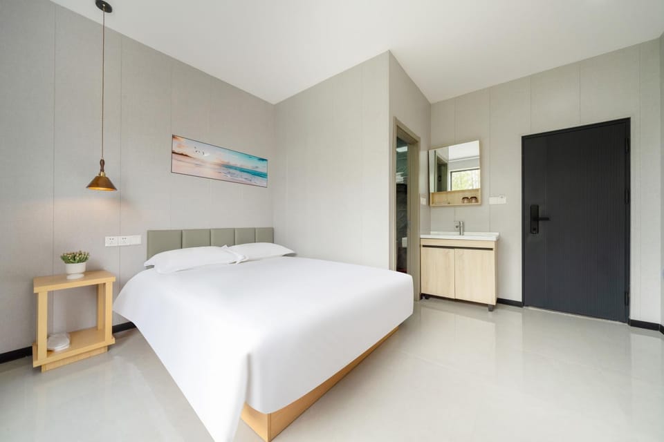 Bed, Kitchen or kitchenette, Photo of the whole room, Bedroom, wardrobe