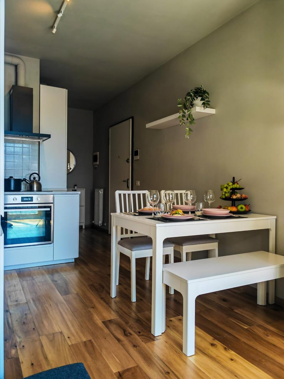 Kitchen or kitchenette, Dining area