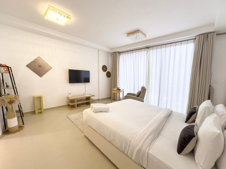 Communal lounge/ TV room, Bed, TV and multimedia, Living room, Evening entertainment, Bedroom, air conditioner