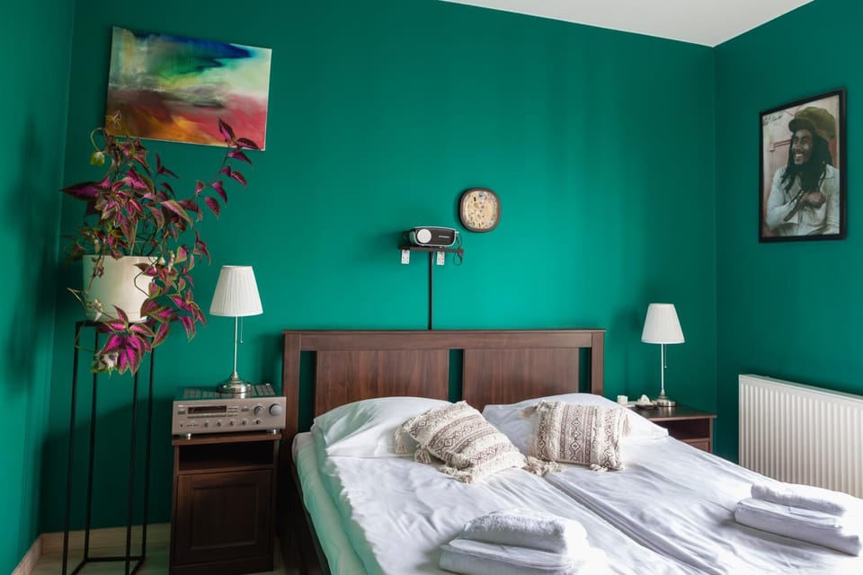 Bed, Photo of the whole room, Bedroom, towels