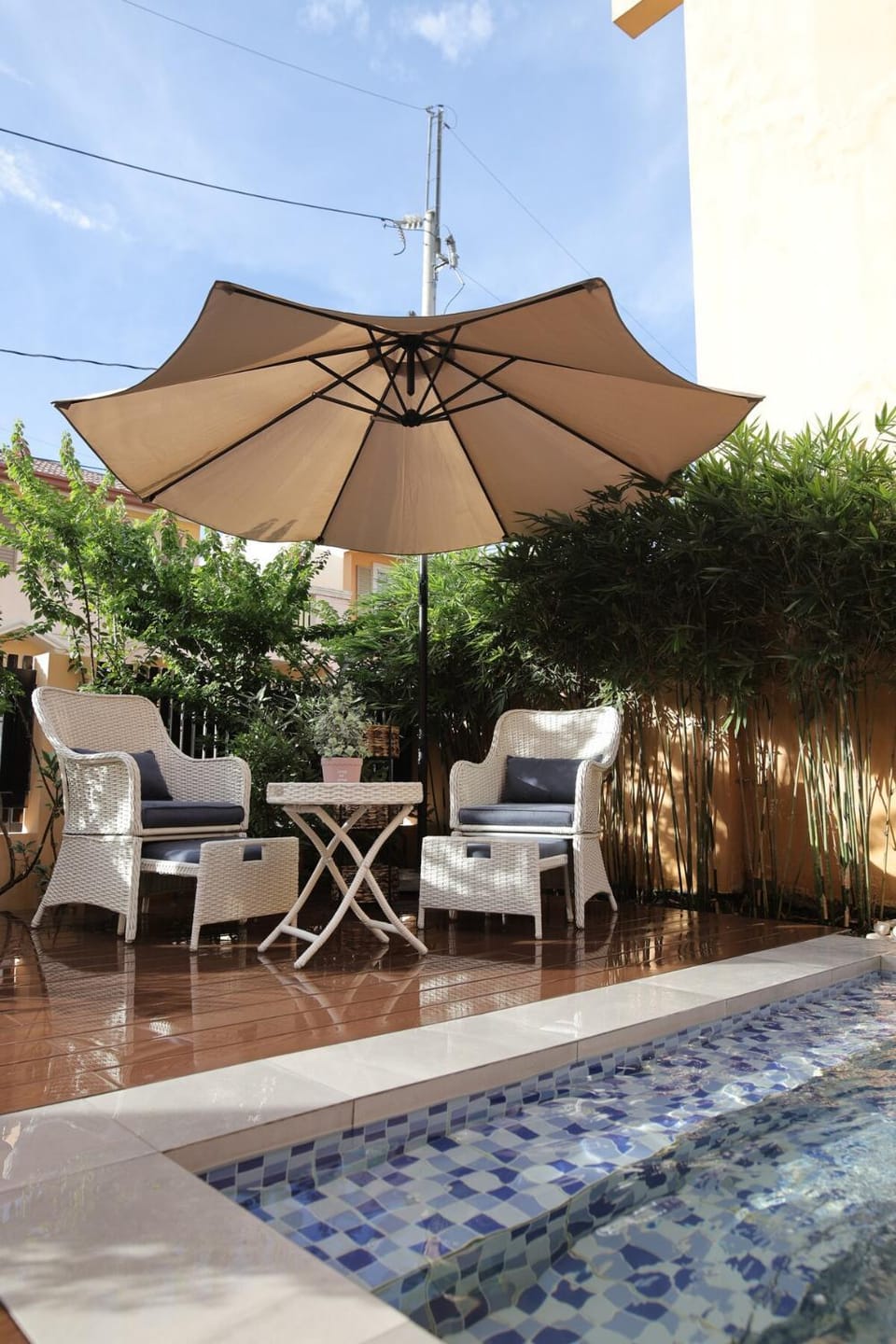Swimming pool, sunbed